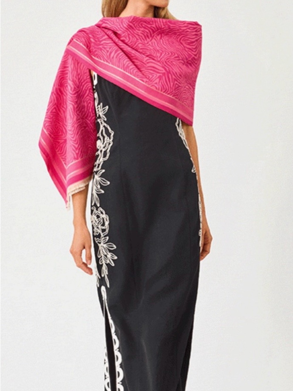 NWT Brand new line Lilly Pulitzer pink and gold jacquard wrap! Animal print - Picture 2 of 6